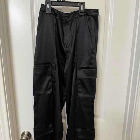 Black cargo pants with pockets - Picture 1 of 3